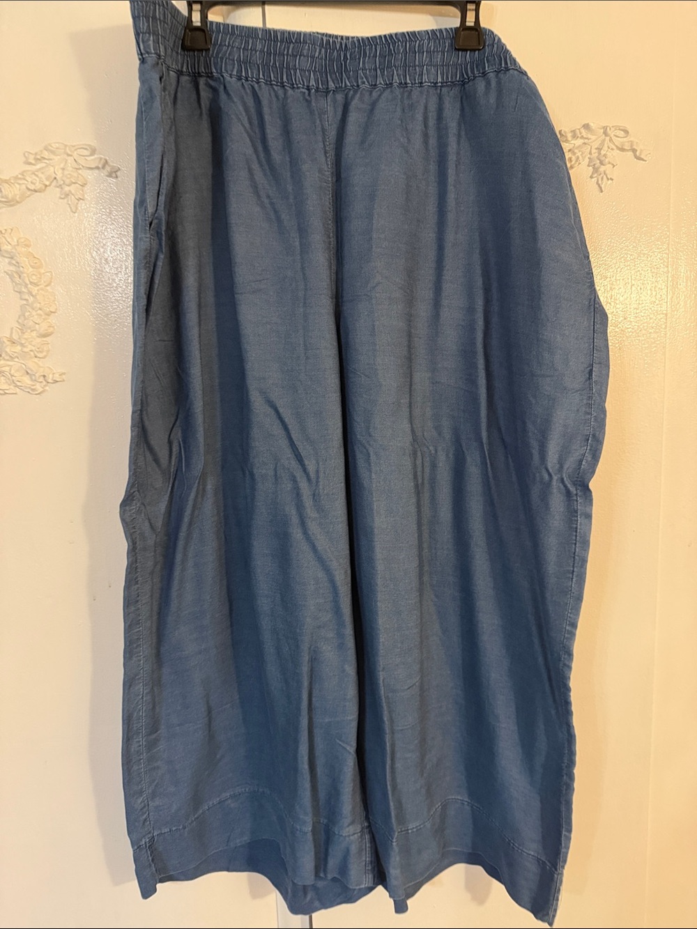 Vince Camuto Soft Blue Elastic-Waist Cropped Pants